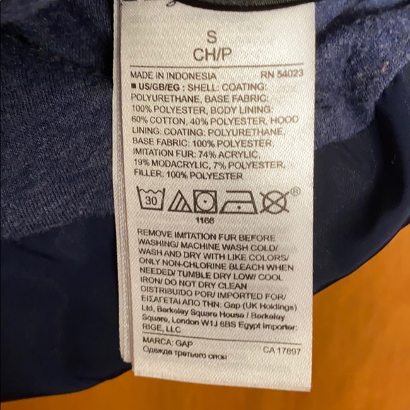 The Gap Puffer vest with fur trimmed hood - Picture 3 of 4